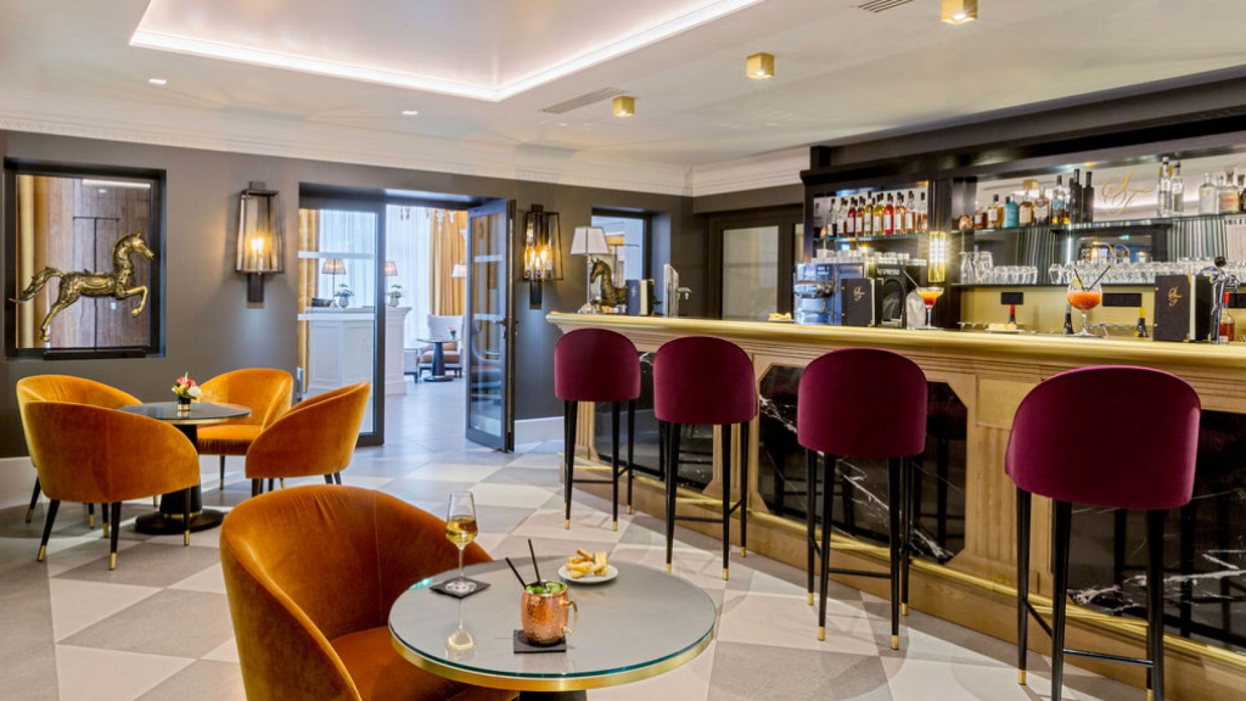 Opt for a cosy afterwork at the Hotel Les Sept Fontaines's bar