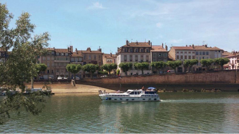 Sailing on the waters of Burgundy