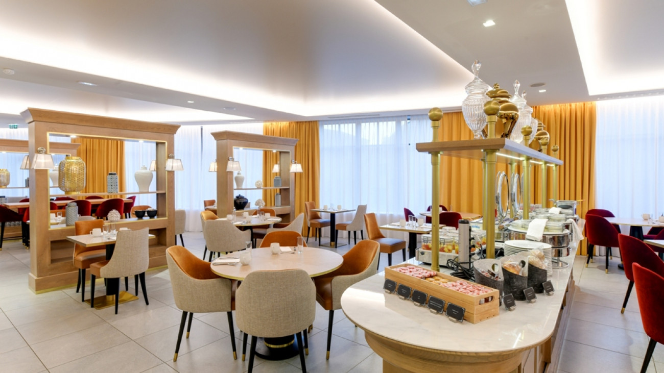 BUFFET PETIT DEJEUNER (2).jpg